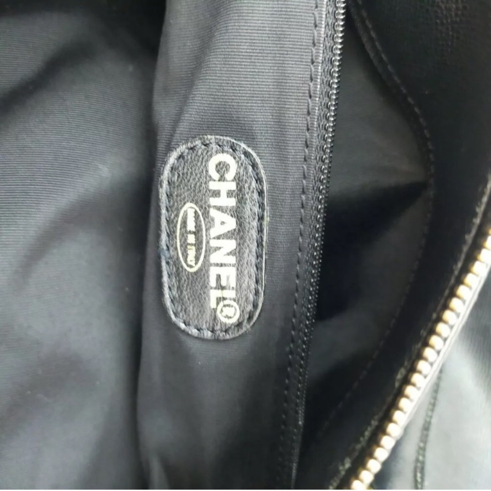 CHANEL XXL 100% AUTH leather Boston travel/gym bag - Picture 4 of 14